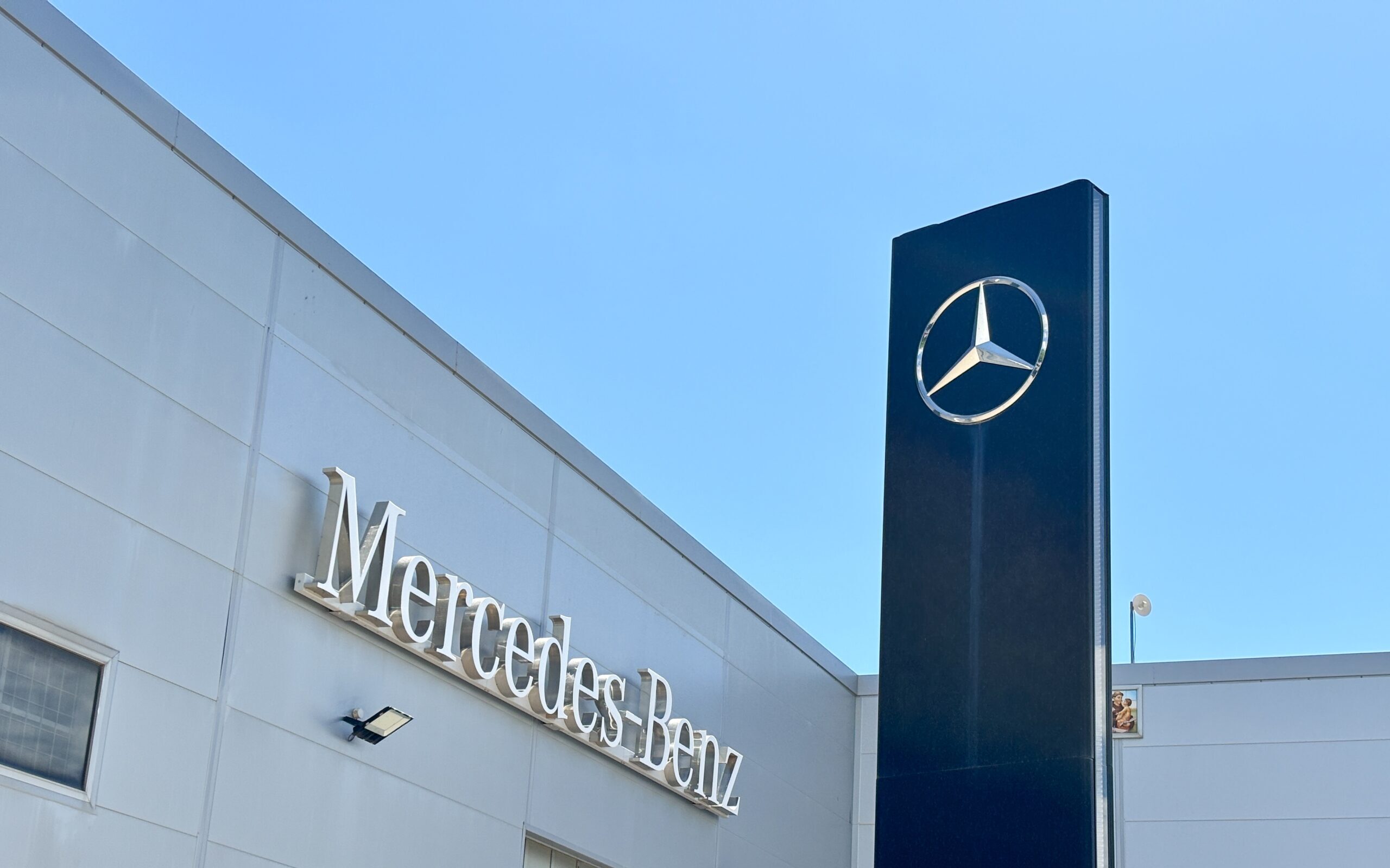 Mercedes-Benz Denies Reports That It Will Use BMW Engines