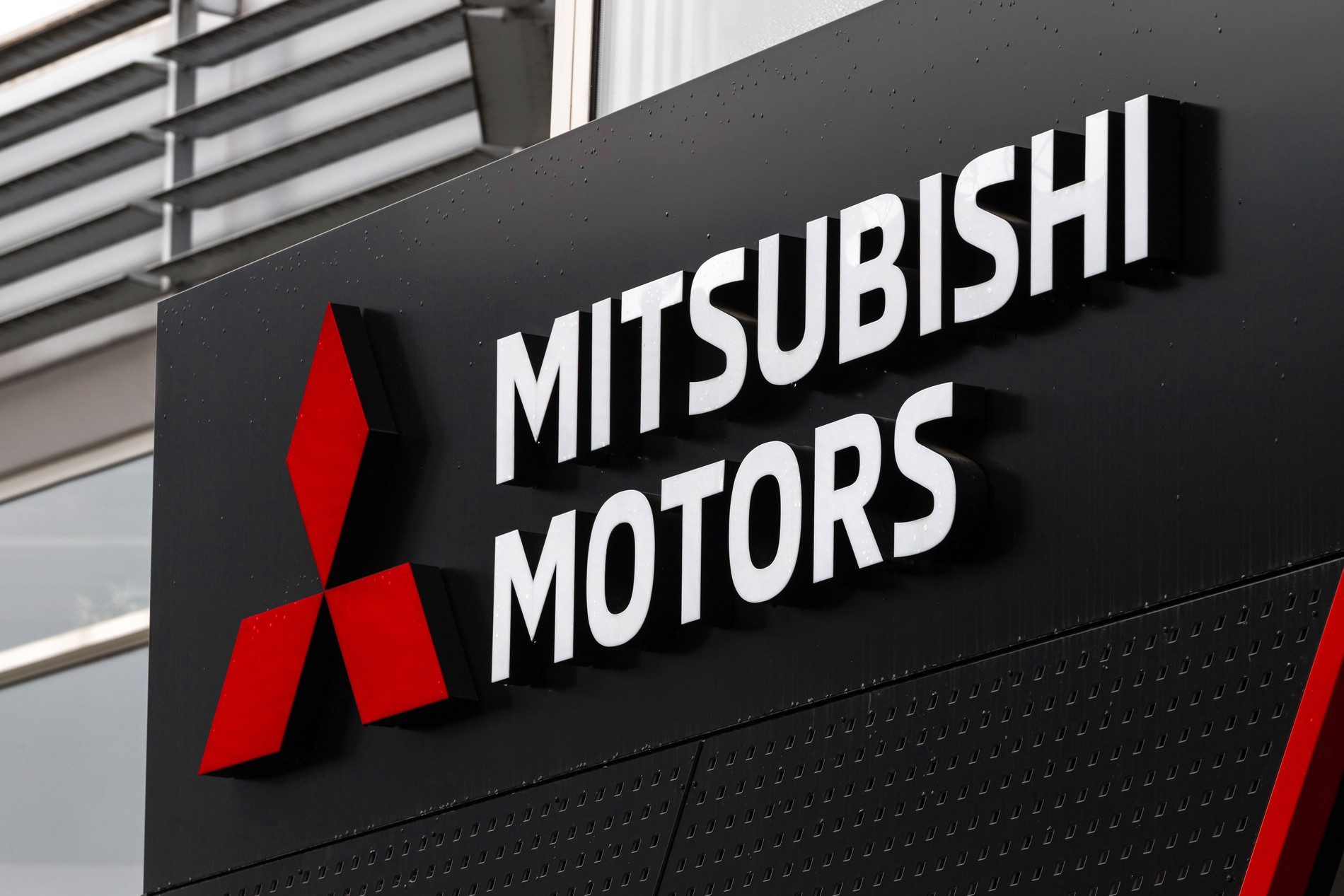 Mitsubishi Set to Launch Off-Road Outlander SUV Next Year
