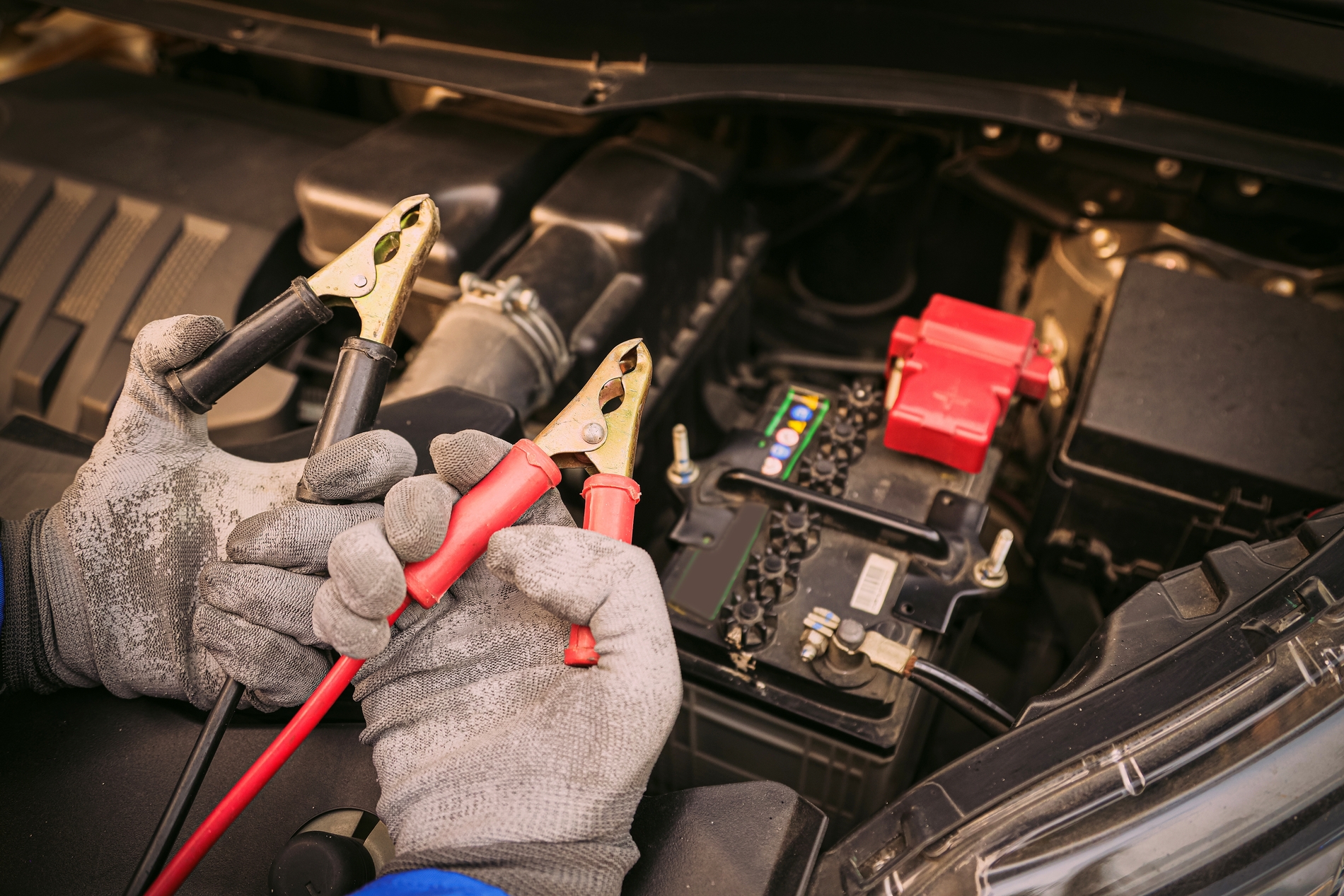 How to Jump Start a Dead Car Battery: Complete Guide 2025