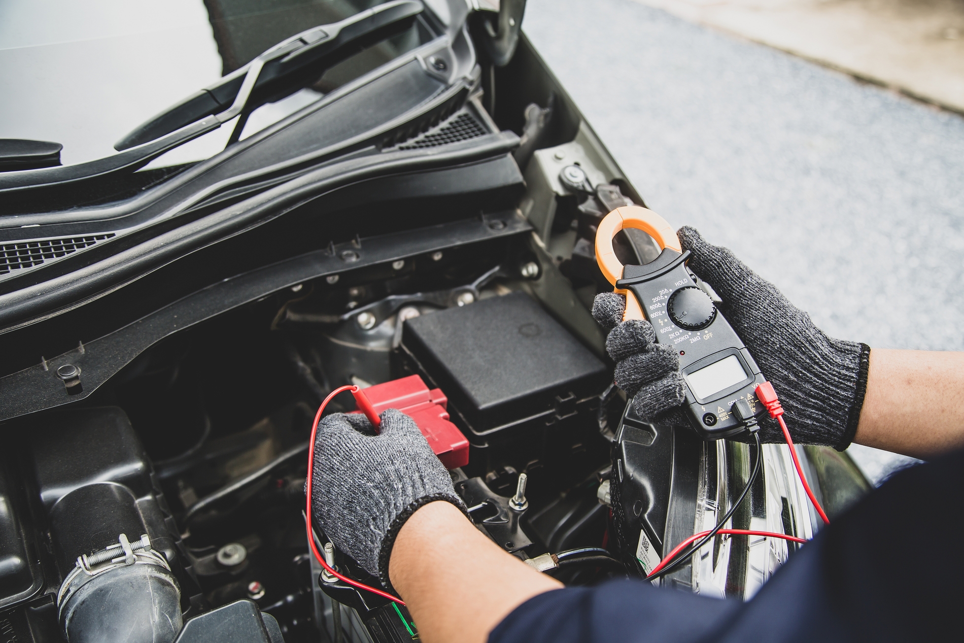 How to Diagnose Car Battery Problems vs. Alternator Issues