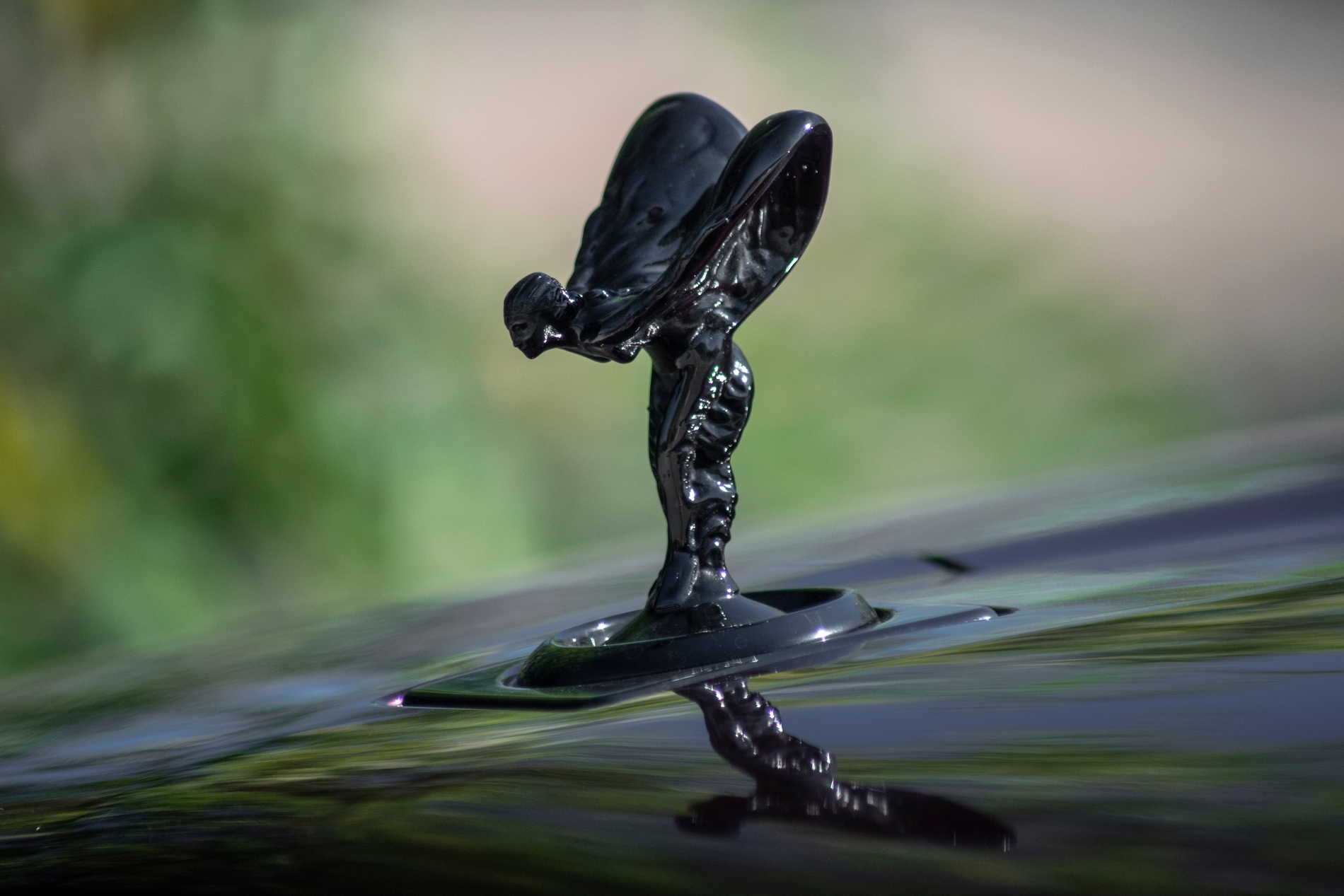 Rolls-Royce Marks 10 Years of Its Bold Black Badge Cars