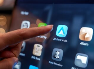 Google to Open-Source Android Auto as Car Tech Battle Intensifies