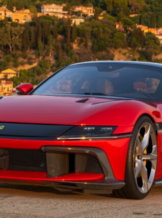 Ferrari 12Cilindri Manuale Revives the Manual Gearshift Feel