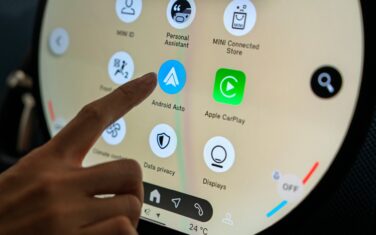 How to Set Up and Use Android Auto Correctly (Wired and Wireless)
