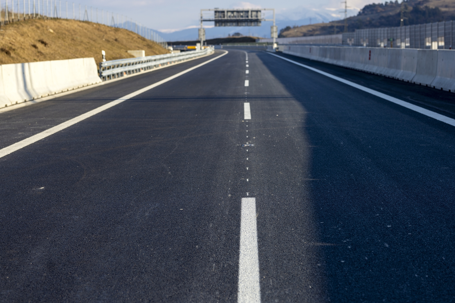 Broken white lane lines